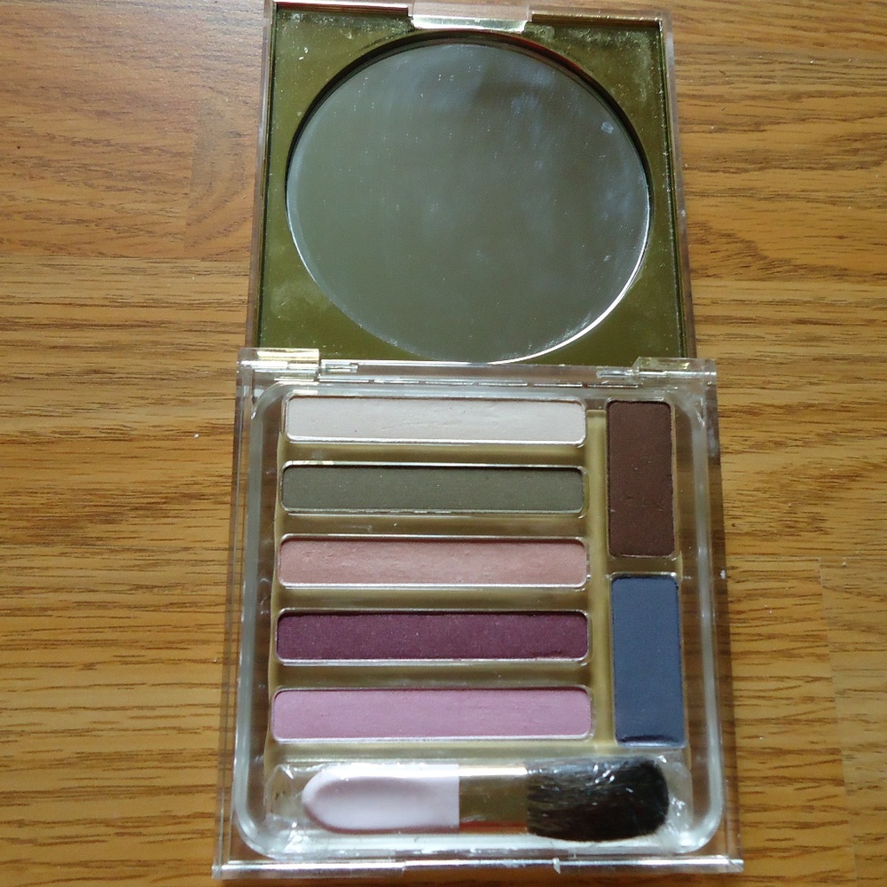 Estee Lauder eye shadow compact  palette .